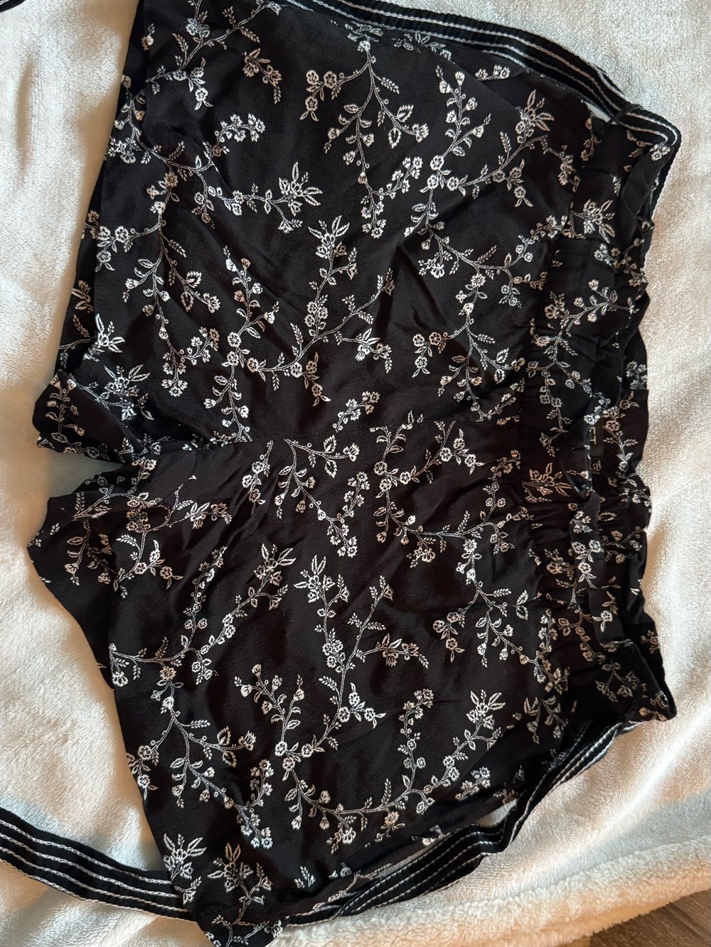 Black Floral Print Shorts size XSP